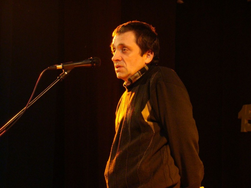 Zdjęcie w galerii na portalu naszwodzislaw.com: Dyrektor dostał papierowy tort wiadomości z regionu