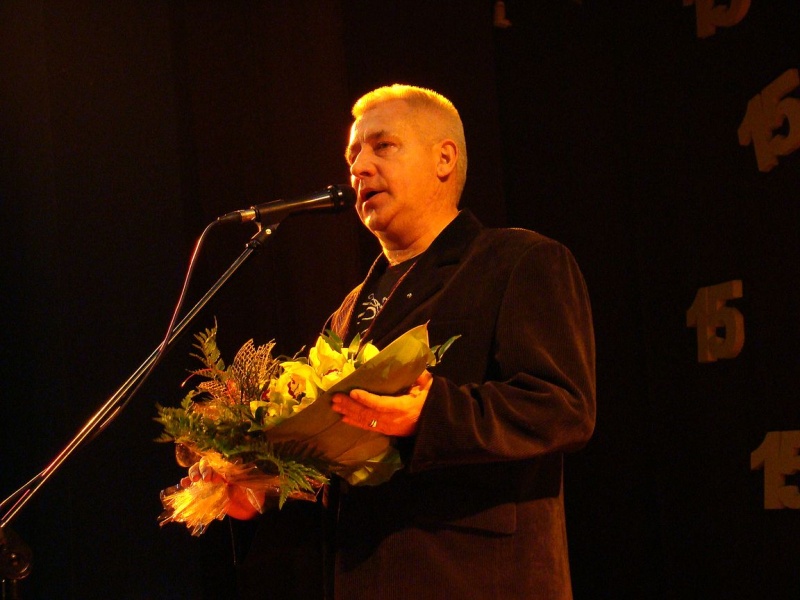 Zdjęcie w galerii na portalu naszwodzislaw.com: Dyrektor dostał papierowy tort wiadomości z regionu