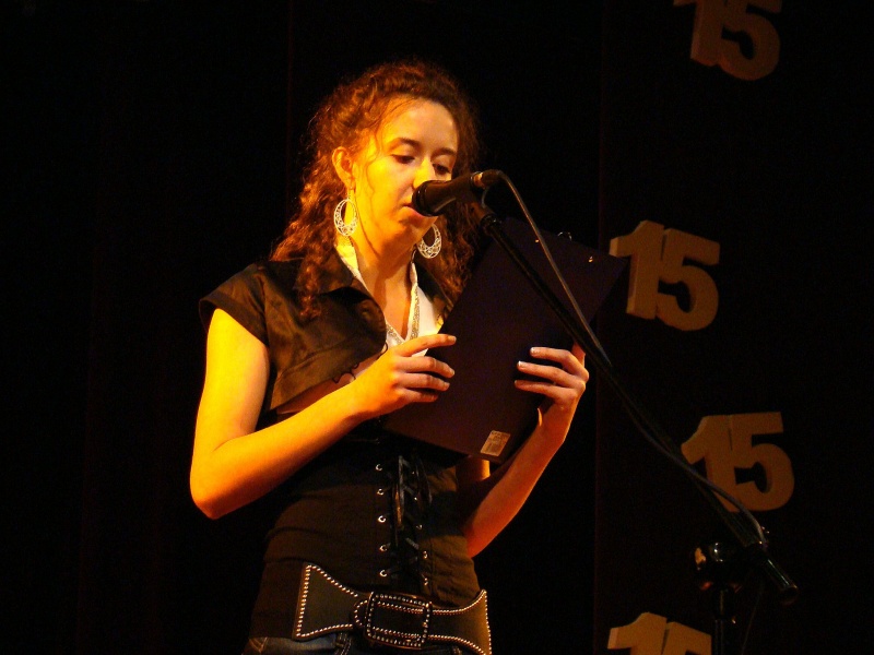 Zdjęcie w galerii na portalu naszwodzislaw.com: Dyrektor dostał papierowy tort wiadomości z regionu