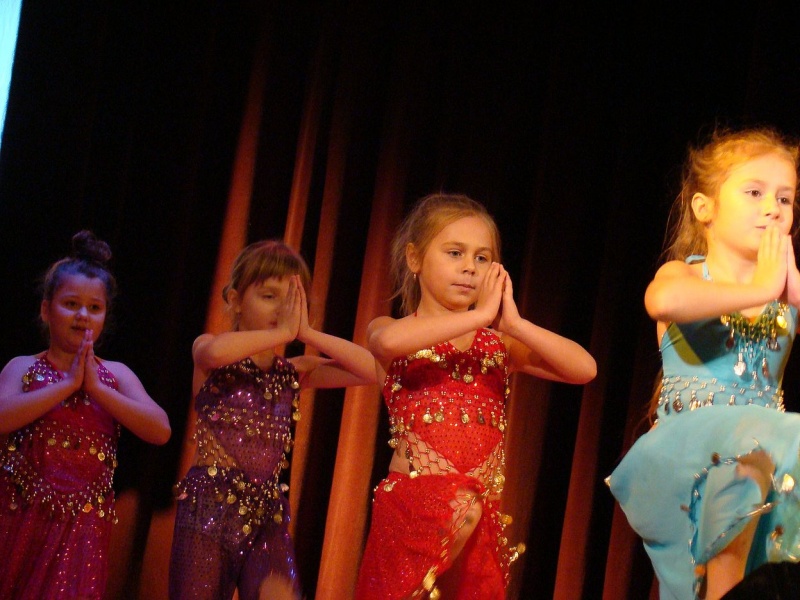 Zdjęcie w galerii na portalu naszwodzislaw.com: Dyrektor dostał papierowy tort wiadomości z regionu