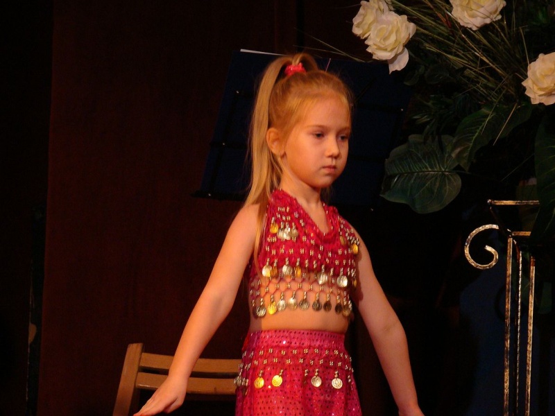 Zdjęcie w galerii na portalu naszwodzislaw.com: Dyrektor dostał papierowy tort wiadomości z regionu