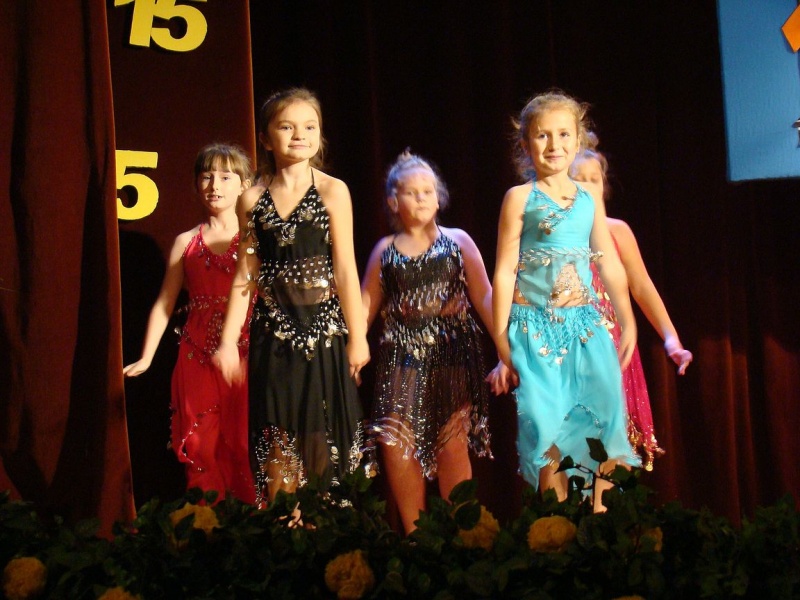 Zdjęcie w galerii na portalu naszwodzislaw.com: Dyrektor dostał papierowy tort wiadomości z regionu