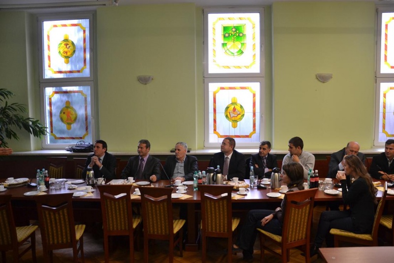 Zdjęcie w galerii na portalu naszwodzislaw.com: Gości z Kosowa zaintrygował śląski kołocz wiadomości z regionu