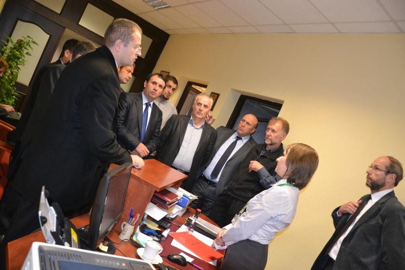 Zdjęcie w galerii na portalu naszwodzislaw.com: Gości z Kosowa zaintrygował śląski kołocz wiadomości z regionu