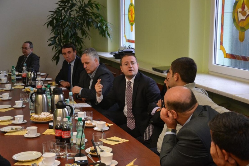 Zdjęcie w galerii na portalu naszwodzislaw.com: Gości z Kosowa zaintrygował śląski kołocz wiadomości z regionu