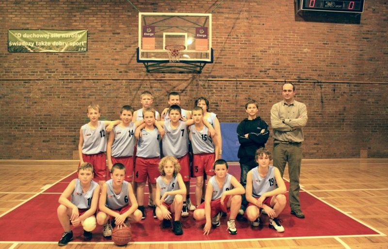 Zdjęcie w galerii na portalu naszwodzislaw.com: Pewne zwycięstwo młodych koszykarzy wiadomości z regionu