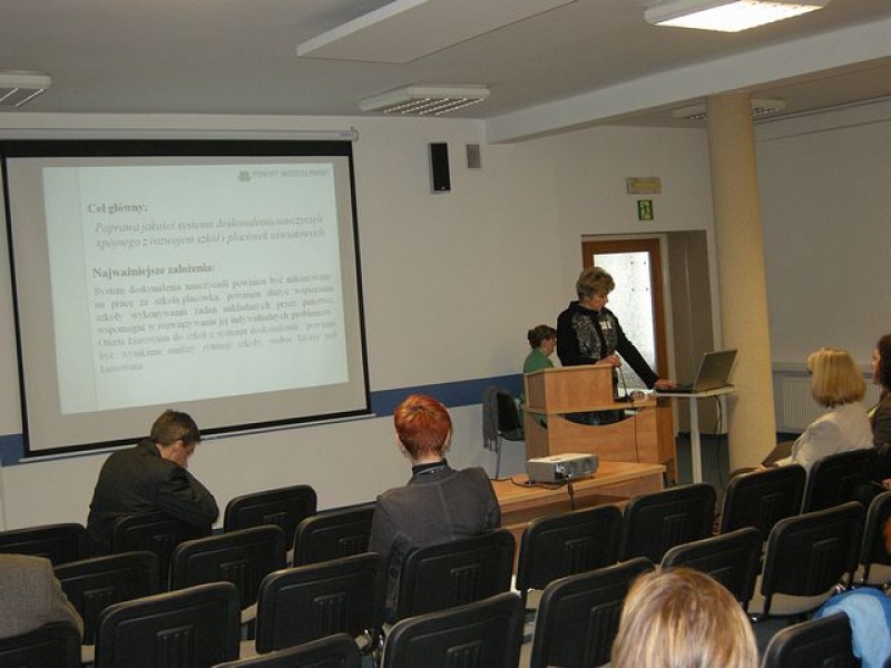 Zdjęcie w galerii na portalu naszwodzislaw.com: Dyskutowali o doskonaleniu nauczycieli wiadomości z regionu