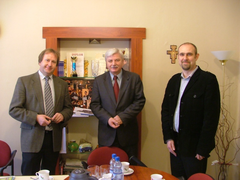 Zdjęcie w galerii na portalu naszwodzislaw.com: Poseł w liceum na Skalnej wiadomości z regionu