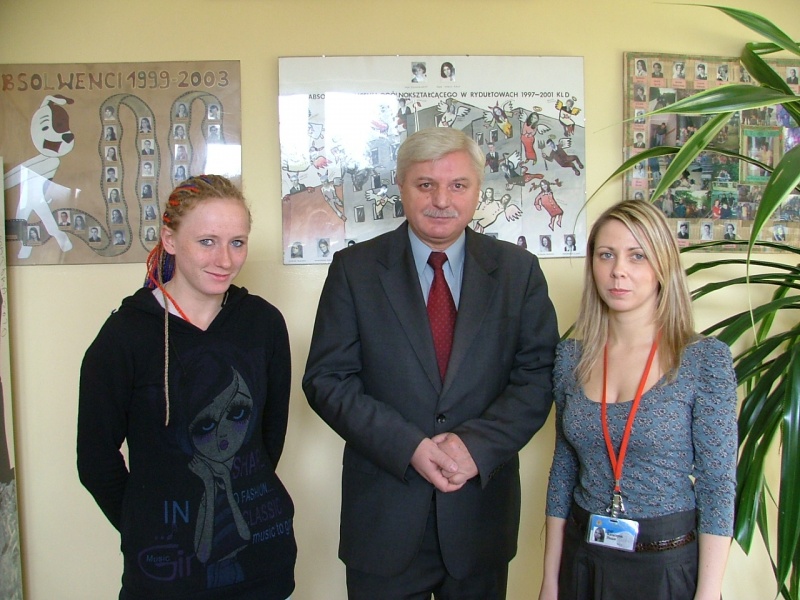 Zdjęcie w galerii na portalu naszwodzislaw.com: Poseł w liceum na Skalnej wiadomości z regionu