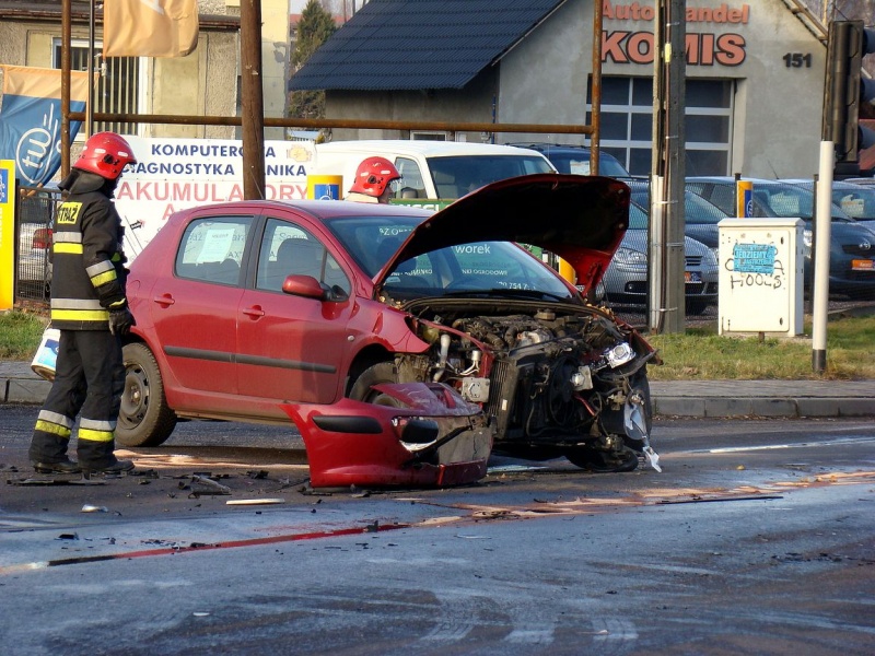 Zdjęcie w galerii na portalu naszwodzislaw.com: Z urwanego zbiornika wyciekło paliwo wiadomości z regionu