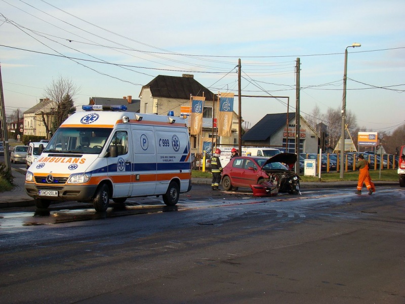 Zdjęcie w galerii na portalu naszwodzislaw.com: Z urwanego zbiornika wyciekło paliwo wiadomości z regionu