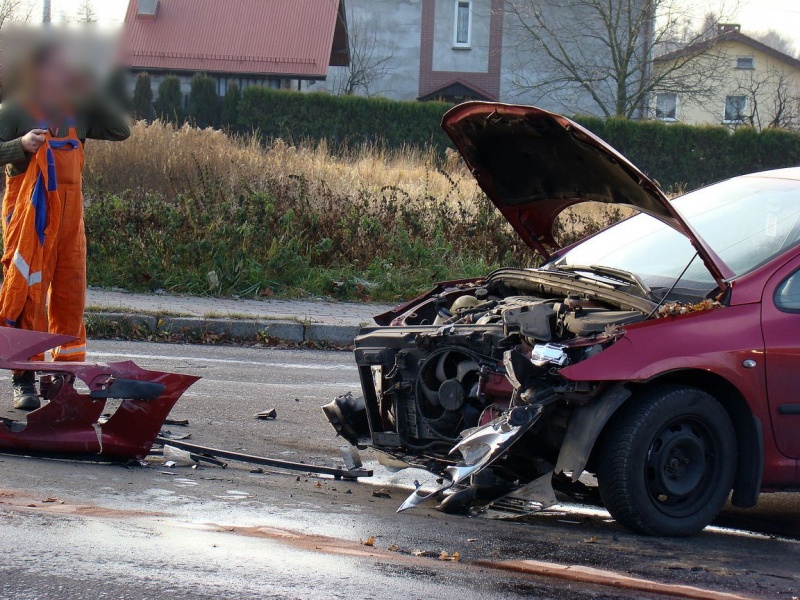 Zdjęcie w galerii na portalu naszwodzislaw.com: Z urwanego zbiornika wyciekło paliwo wiadomości z regionu