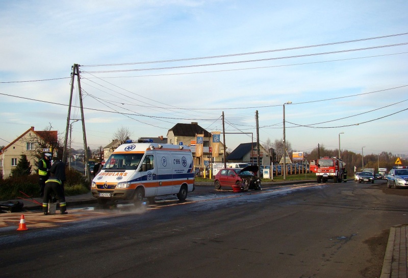 Zdjęcie w galerii na portalu naszwodzislaw.com: Z urwanego zbiornika wyciekło paliwo wiadomości z regionu