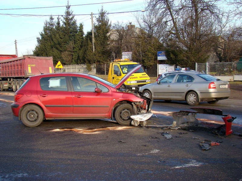 Zdjęcie w galerii na portalu naszwodzislaw.com: Z urwanego zbiornika wyciekło paliwo wiadomości z regionu