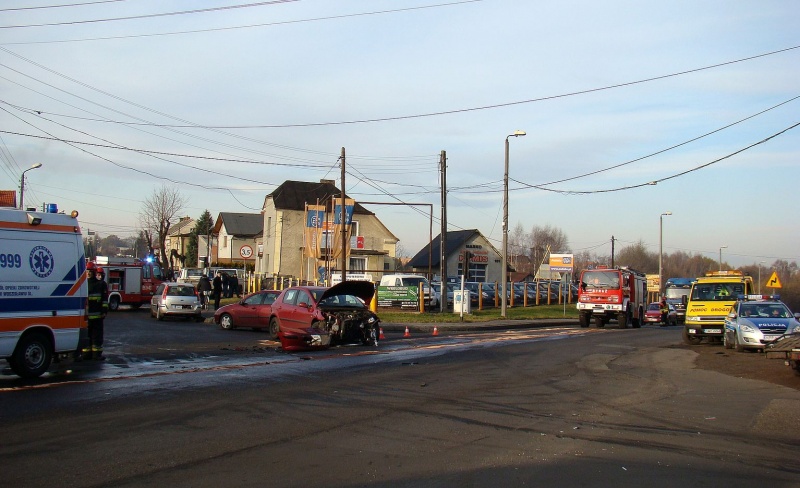 Zdjęcie w galerii na portalu naszwodzislaw.com: Z urwanego zbiornika wyciekło paliwo wiadomości z regionu