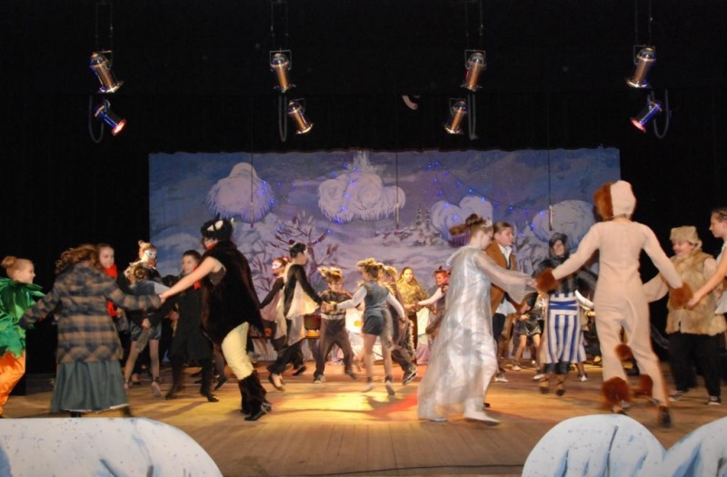 Zdjęcie w galerii na portalu naszwodzislaw.com: Bajkowo w radlińskim MOK-u wiadomości z regionu