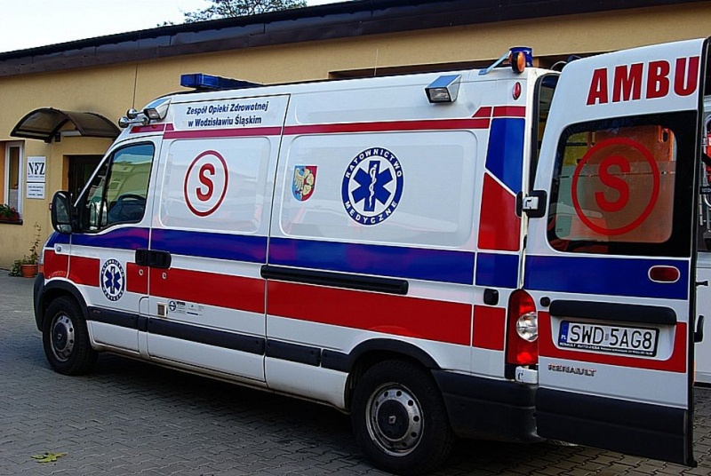 Zdjęcie w galerii na portalu naszwodzislaw.com: Nowa karetka gotowa do akcji wiadomości z regionu
