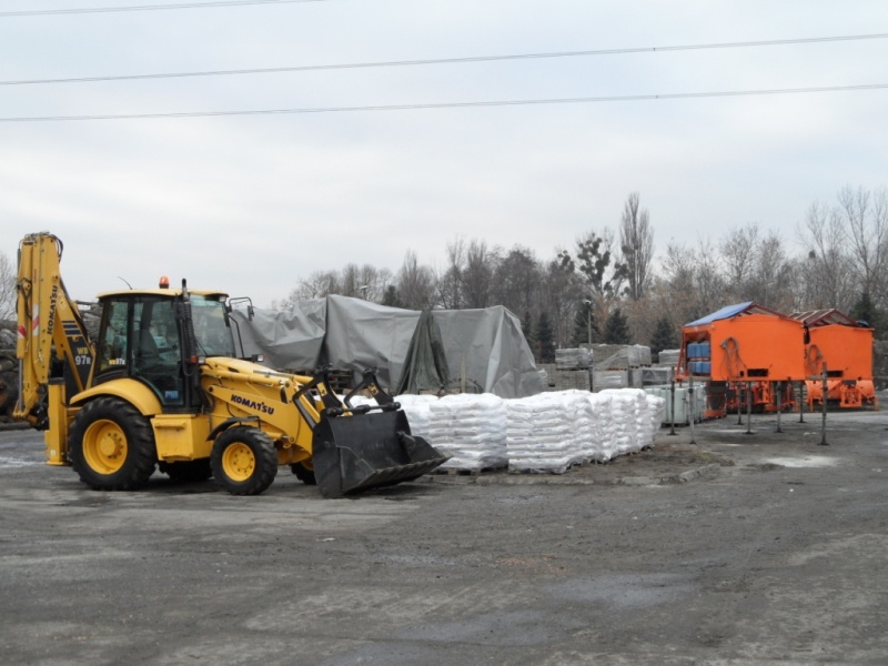 Zdjęcie w galerii na portalu naszwodzislaw.com: Nowy dyrektor przejrzał nowy sprzęt wiadomości z regionu