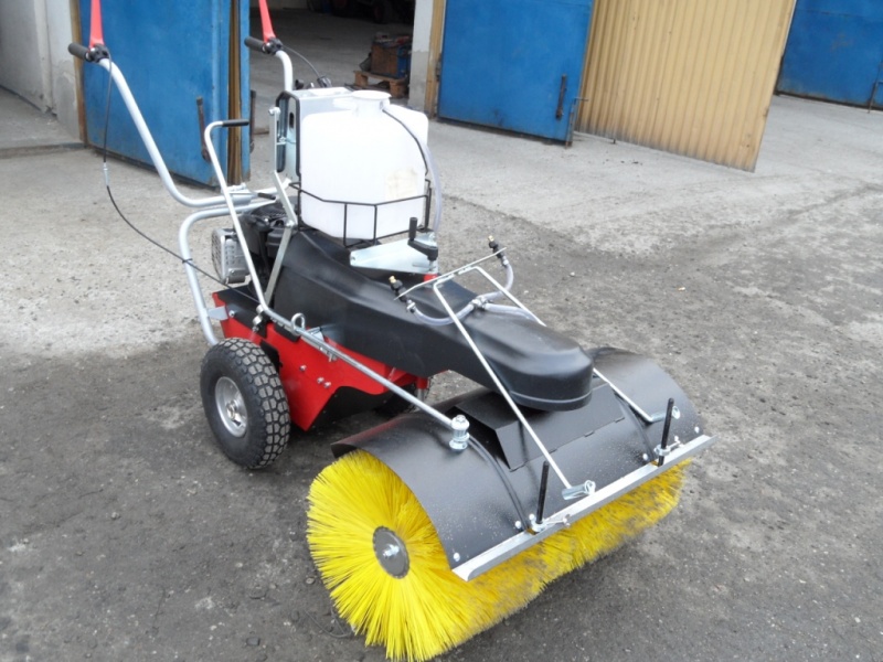 Zdjęcie w galerii na portalu naszwodzislaw.com: Nowy dyrektor przejrzał nowy sprzęt wiadomości z regionu