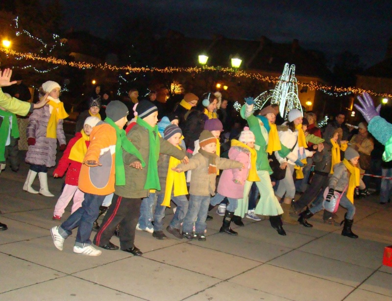 Zdjęcie w galerii na portalu naszwodzislaw.com: Mikołaj na wodzisławskim rynku wiadomości z regionu