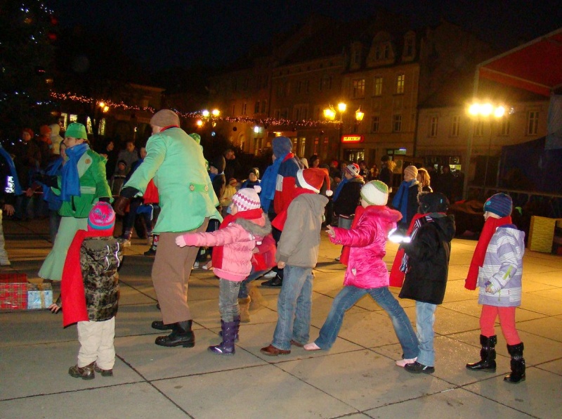 Zdjęcie w galerii na portalu naszwodzislaw.com: Mikołaj na wodzisławskim rynku wiadomości z regionu