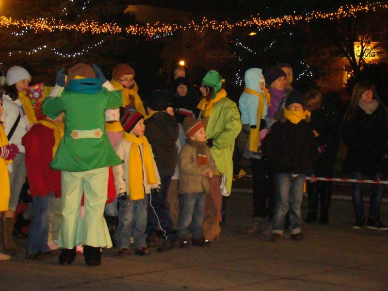 Zdjęcie w galerii na portalu naszwodzislaw.com: Mikołaj na wodzisławskim rynku wiadomości z regionu