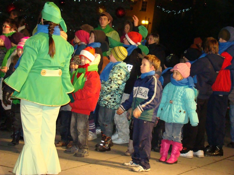 Zdjęcie w galerii na portalu naszwodzislaw.com: Mikołaj na wodzisławskim rynku wiadomości z regionu