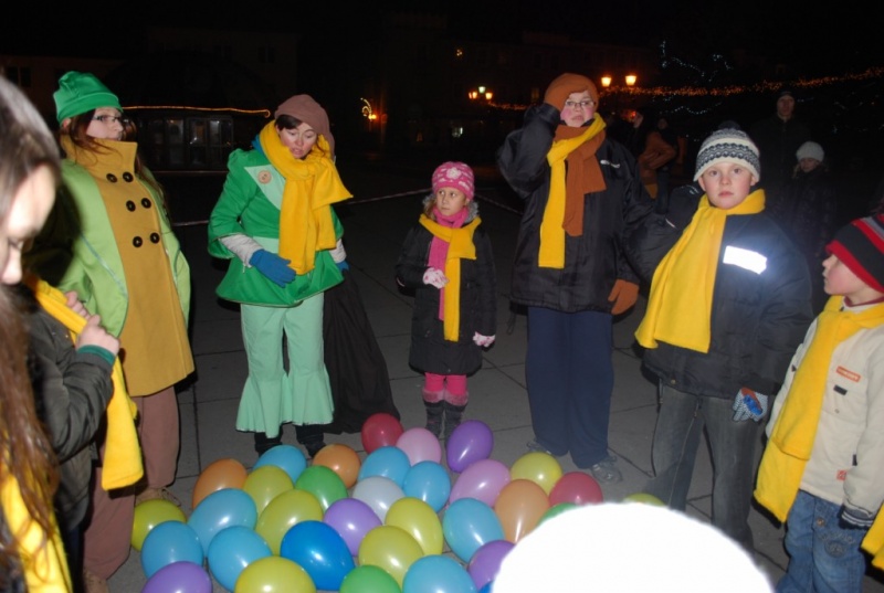 Zdjęcie w galerii na portalu naszwodzislaw.com: Mikołaj na wodzisławskim rynku wiadomości z regionu