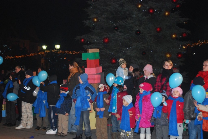 Zdjęcie w galerii na portalu naszwodzislaw.com: Mikołaj na wodzisławskim rynku wiadomości z regionu