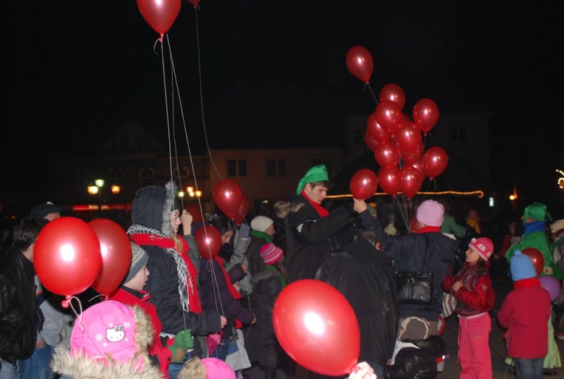 Zdjęcie w galerii na portalu naszwodzislaw.com: Mikołaj na wodzisławskim rynku wiadomości z regionu