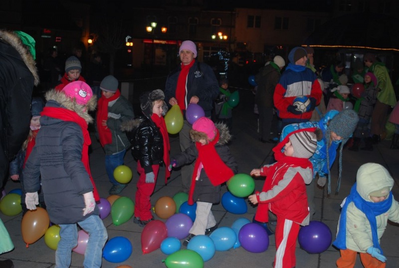 Zdjęcie w galerii na portalu naszwodzislaw.com: Mikołaj na wodzisławskim rynku wiadomości z regionu