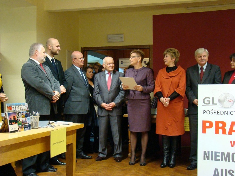 Zdjęcie w galerii na portalu naszwodzislaw.com: 2 tysiące złotych na dzień dobry wiadomości z regionu