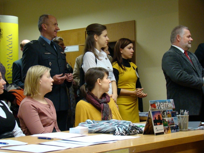 Zdjęcie w galerii na portalu naszwodzislaw.com: 2 tysiące złotych na dzień dobry wiadomości z regionu