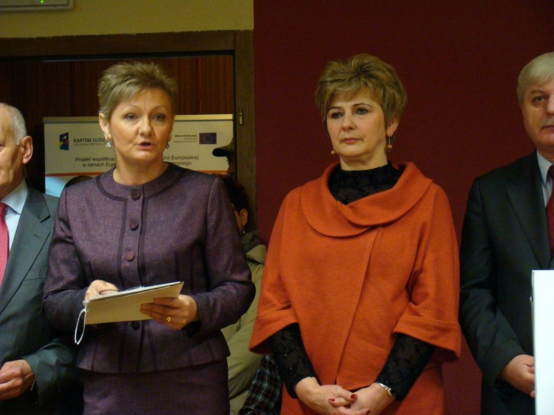 Zdjęcie w galerii na portalu naszwodzislaw.com: 2 tysiące złotych na dzień dobry wiadomości z regionu