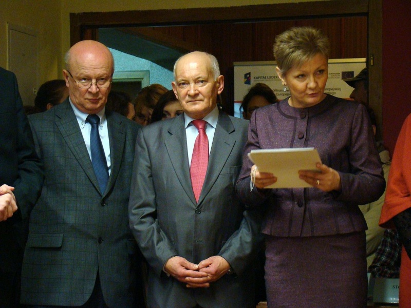 Zdjęcie w galerii na portalu naszwodzislaw.com: 2 tysiące złotych na dzień dobry wiadomości z regionu