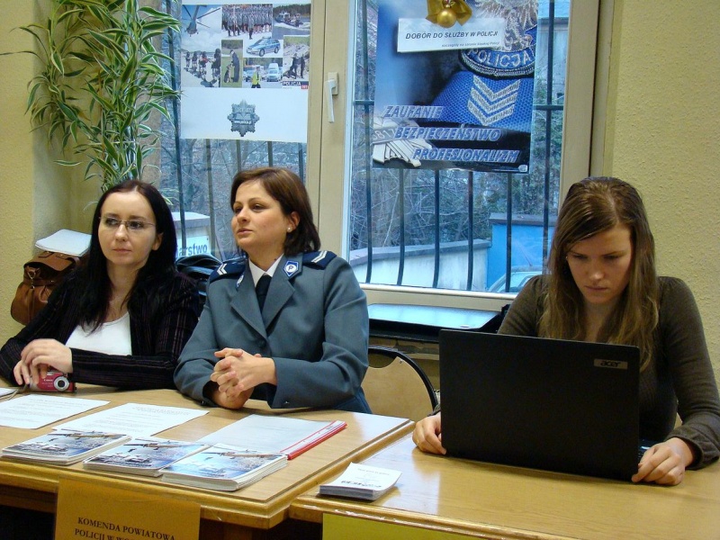 Zdjęcie w galerii na portalu naszwodzislaw.com: 2 tysiące złotych na dzień dobry wiadomości z regionu