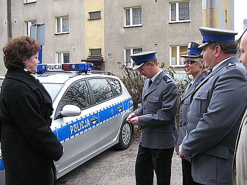 Zdjęcie w galerii na portalu naszwodzislaw.com: Lśniący hyundai dla policji wiadomości z regionu