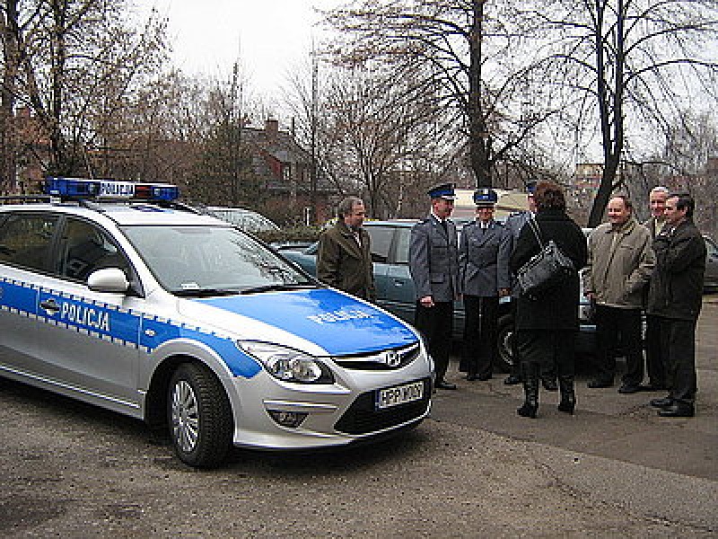 Zdjęcie w galerii na portalu naszwodzislaw.com: Lśniący hyundai dla policji wiadomości z regionu