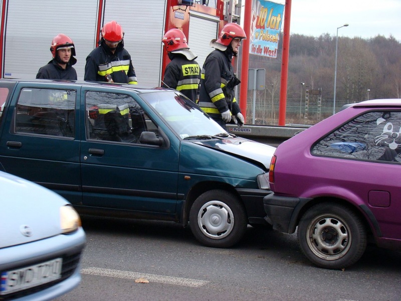 Zdjęcie w galerii na portalu naszwodzislaw.com: Kolizja na wysokości Kauflandu wiadomości z regionu