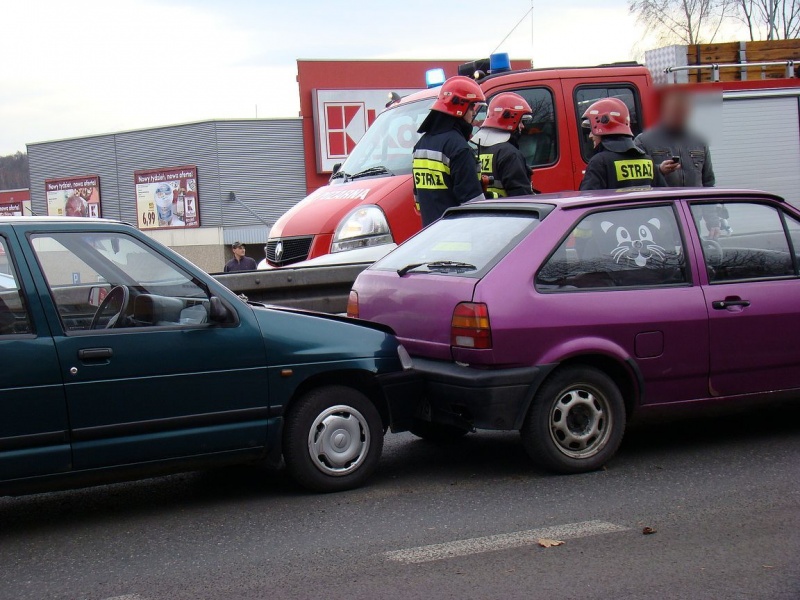 Zdjęcie w galerii na portalu naszwodzislaw.com: Kolizja na wysokości Kauflandu wiadomości z regionu