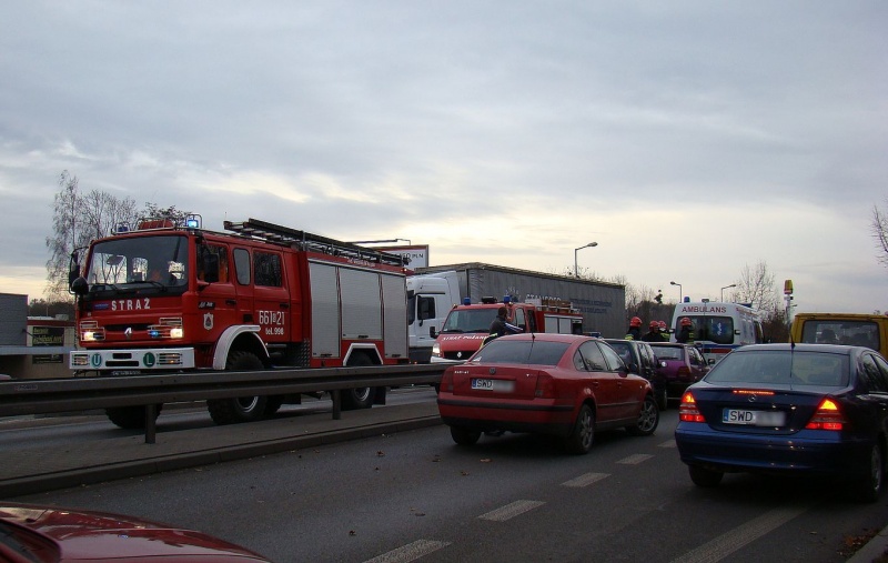 Zdjęcie w galerii na portalu naszwodzislaw.com: Kolizja na wysokości Kauflandu wiadomości z regionu