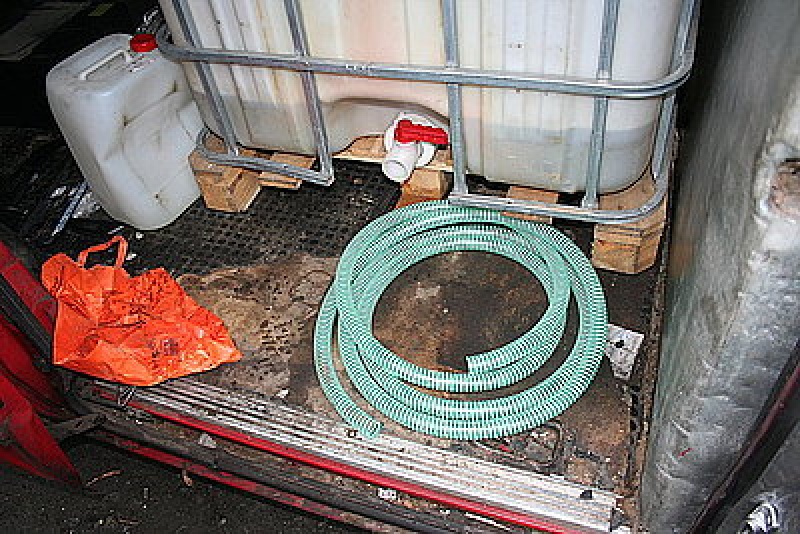 Zdjęcie w galerii na portalu naszwodzislaw.com: Na os. Dąbrówki Czesi ukradli paliwo wiadomości z regionu