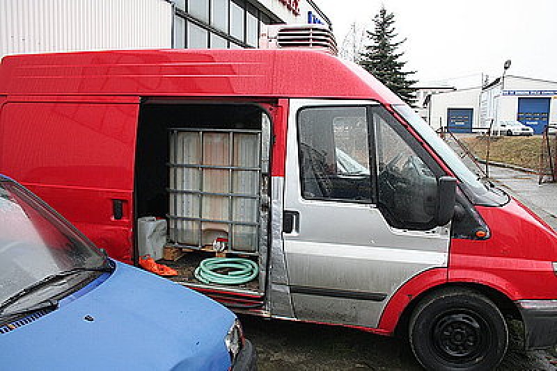 Zdjęcie w galerii na portalu naszwodzislaw.com: Na os. Dąbrówki Czesi ukradli paliwo wiadomości z regionu