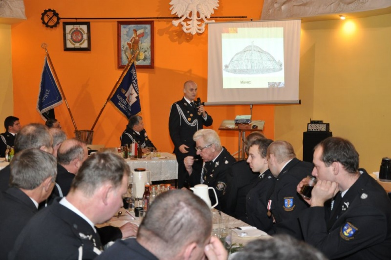 Zdjęcie w galerii na portalu naszwodzislaw.com: Strażacy przełamali się opłatkiem wiadomości z regionu