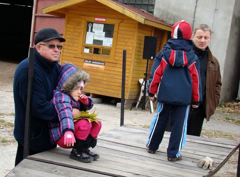 Zdjęcie w galerii na portalu naszwodzislaw.com: Tradycyjna pogoń za lisem w Kokoszycach wiadomości z regionu