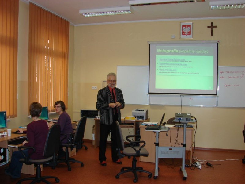 Zdjęcie w galerii na portalu naszwodzislaw.com: Nauczyciele w roli uczniów wiadomości z regionu