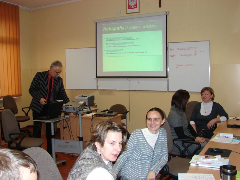 Zdjęcie w galerii na portalu naszwodzislaw.com: Nauczyciele w roli uczniów wiadomości z regionu