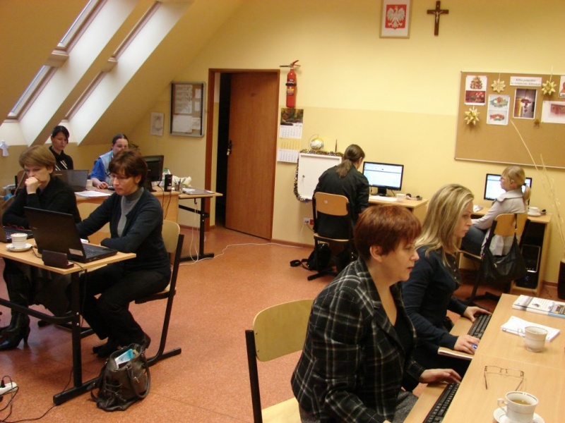 Zdjęcie w galerii na portalu naszwodzislaw.com: Nauczyciele w roli uczniów wiadomości z regionu