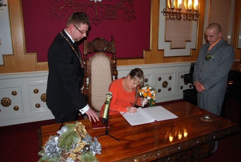 Zdjęcie w galerii na portalu naszwodzislaw.com: Wymienili obrączki przed prezydentem wiadomości z regionu