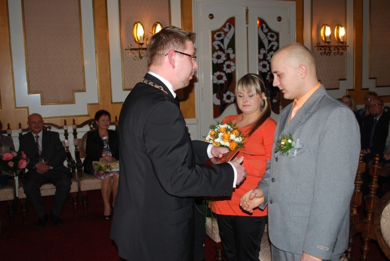 Zdjęcie w galerii na portalu naszwodzislaw.com: Wymienili obrączki przed prezydentem wiadomości z regionu